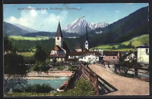 AK Bischofshofen, Strasse an der Kirche mit Blick zum Hochkönig