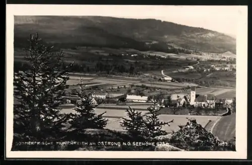 AK Münichreith am Ostrong, Gesamtansicht von einer Anhöhe aus