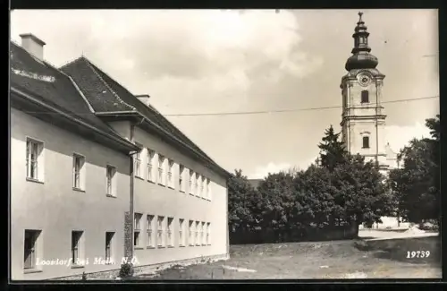 AK Loosdorf bei Melk, Ortspartie mit Turm