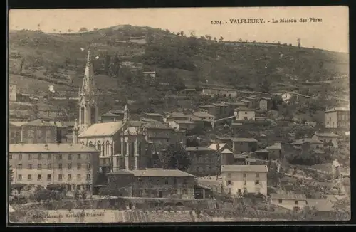 AK Valfleury, La Maison des Pères et vue du village en arrière-plan