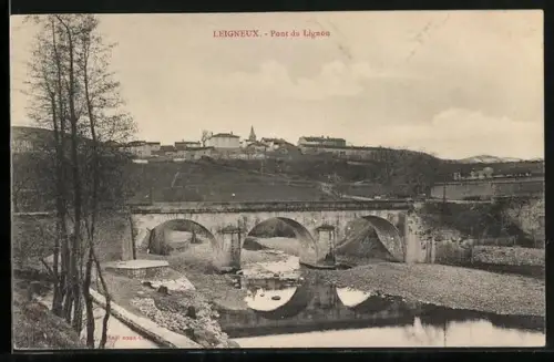 AK Leigneux, Pont du Lignon et vue du village en arrière-plan