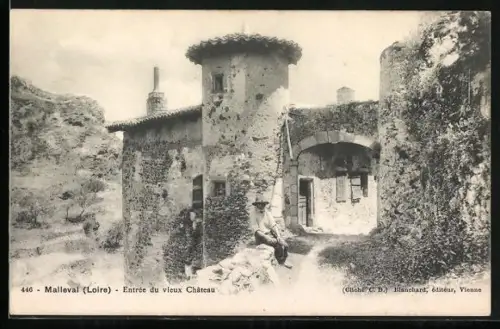 AK Malleval /Loire, Entrée du vieux Château