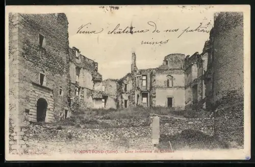 AK Montrond /Loire, Cour intérieure du château en ruines