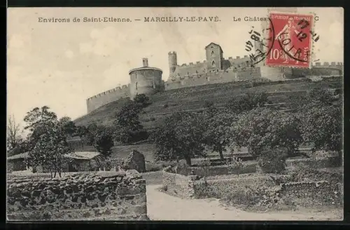 AK Marcilly-le-Pavé, Le Château dominant le paysage rural