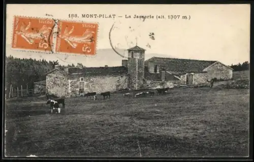 AK Mont-Pilat, La Jasserie avec troupeau de vaches devant le bâtiment rustique