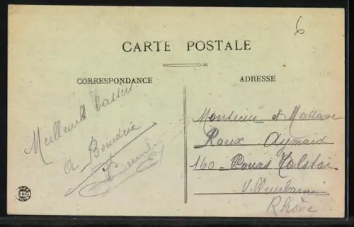 AK Mont-Pilat, La Jasserie avec troupeau de vaches devant le bâtiment rustique