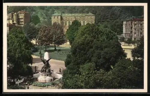 AK Saint-Étienne /Loire, Place du Palais des Arts et monument entouré de verdure