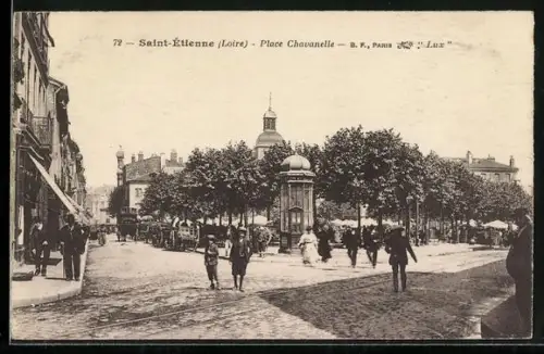 AK Saint-Étienne /Loire, Place Chavanelle avec passants et kiosque au centre