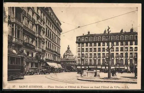 AK Saint-Étienne, Place Dorian et l`Hôtel de France, au fond l`Hôtel de Ville