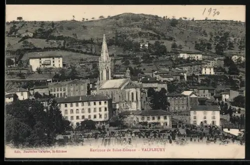 AK Valfleury, Vue de l`église et du village avec collines en arrière-plan