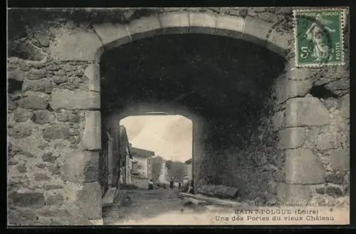 AK Saint-Polgue /Loire, Une des Portes du vieux Château