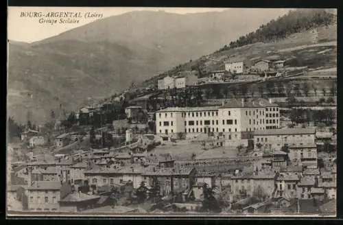 AK Bourg-Argental /Loire, Groupe Scolaire et vue sur les collines environnantes