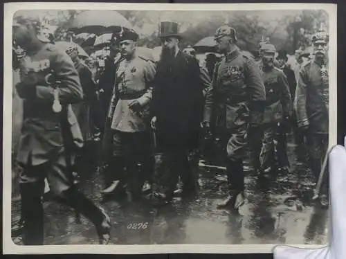 Fotografie Ansicht Berlin, Russe Theodor Steinheil und Türke Rifat Pascha bei Beerdigung auf dem Invalidenfriedhof 1918