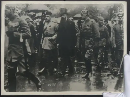 Fotografie Ansicht Berlin, Russe Theodor Steinheil und Türke Rifat Pascha bei Beerdigung auf dem Invalidenfriedhof 1918