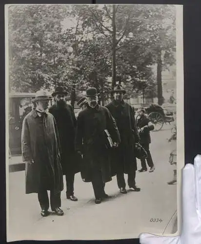 Fotografie unbekannter Fotograf, Ansicht Berlin, der ukrainische Ministerpräsident zu Besuch in Berlin, 30 x 39cm