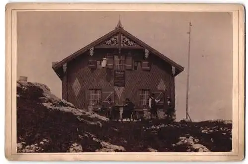 Fotografie Eduard Bertel, Salzburg, Franz Josef-Kai, Ansicht Grödig, Berghütte Untersberghaus mit rastenden Wanderern