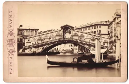Fotografie C. Naya, Venezia, Ansicht Venedig, Piazza S. Marco, Brücke mit Gondel