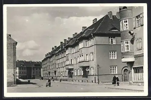 AK Schönebeck /Elbe, Wohnhäuser mit Strassenpartie