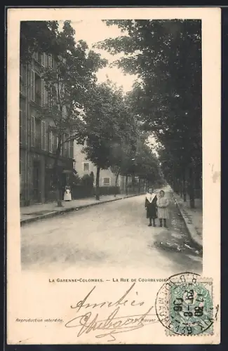 AK La Garenne-Colombes, La Rue de Courbevoie avec des enfants et une femme sur le trottoir