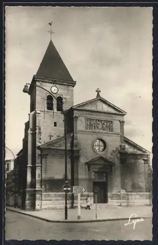 AK Gennevilliers, Église Saint-Jean-Baptiste et rue adjacente
