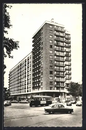 AK Boulogne /Seine, Avenue Pierre-Grenier, immeuble moderne et voitures sur la rue