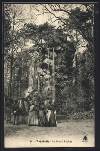 AK Bagatelle, Le Grand Rocher avec des visiteurs admirant le paysage