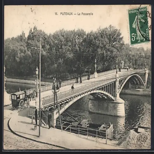 AK Puteaux, La Passerelle sur la Seine avec calèches et piétons