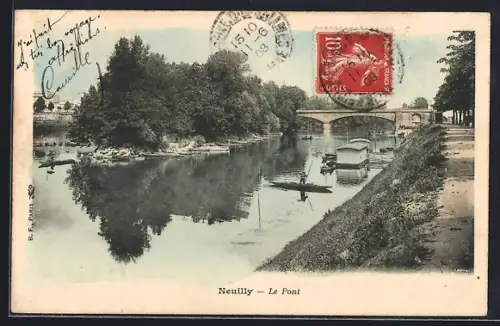 AK Neuilly, Le Pont et vue sur la rivière paisible avec barques et arbres environnants