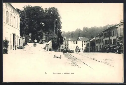AK Chaville, Grande Rue avec vue sur les bâtiments et les rails de tramway