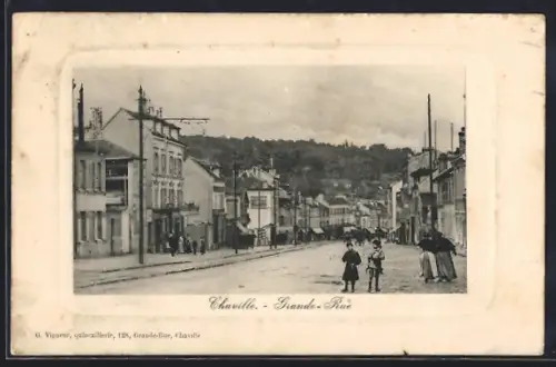 AK Chaville, Grande-Rue avec passants et bâtiments alignés