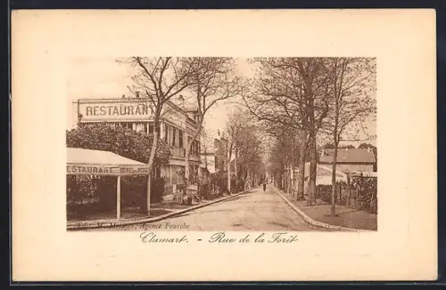 AK Clamart, Rue de la Forêt avec restaurant à gauche et arbres bordant la rue