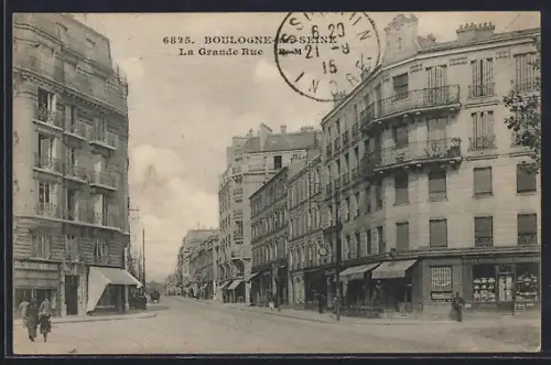 AK Boulogne-sur-Seine, La Grande Rue animée avec des bâtiments historiques