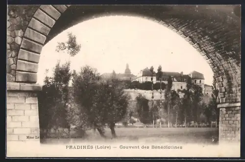 AK Pradines /Loire, Couvent des Bénédictines sous un pont en pierre