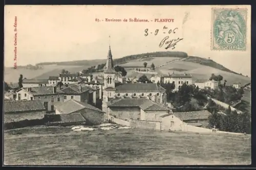 AK Planfoy, Vue du village et des collines environnantes