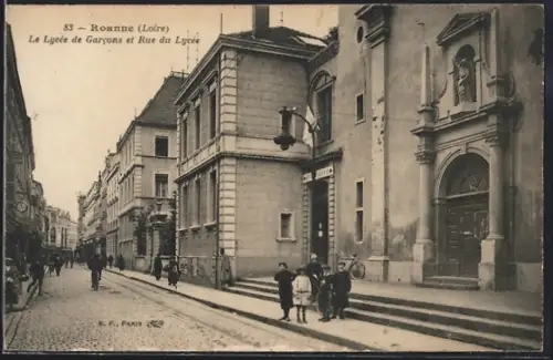 AK Roanne /Loire, Le Lycée de Garcons et Rue du Lycée
