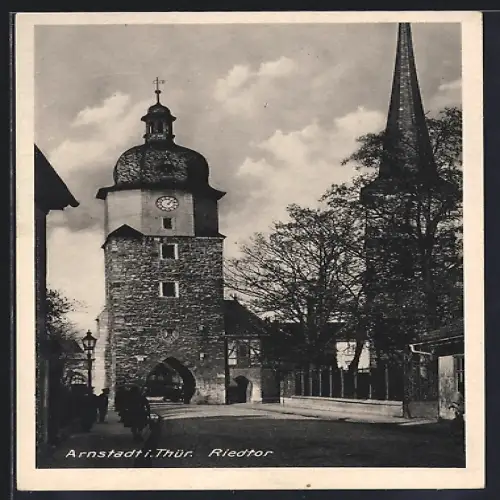 AK Arnstadt i. Thür., Riedtor mit Strassenpartie