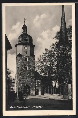 AK Arnstadt i. Thür., Riedtor mit Strassenpartie