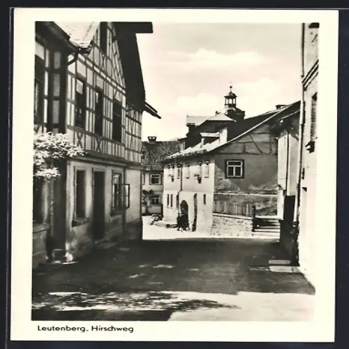 AK Leutenberg / Thüringen, Strasse Hirschweg mit Fachwerkhaus