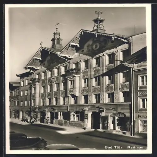 AK Bad Tölz, Rathaus mit Strassenpartie