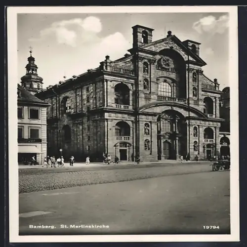 AK Bamberg, St. Martinskirche mit Strassenpartie
