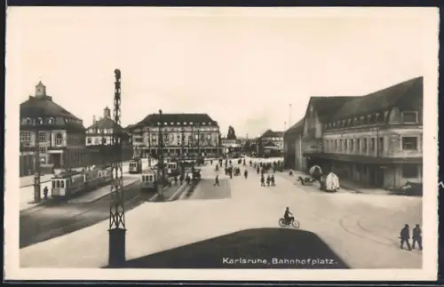 AK Karlsruhe, Bahnhofsplatz mit Strassenbahnen