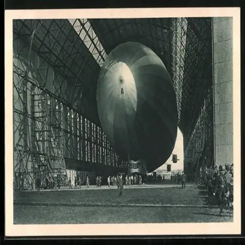 AK Friedrichshafen, Zeppelin in der Luftschiff-Halle