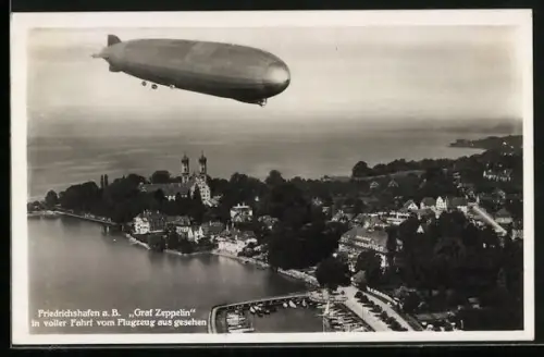 AK Friedrichshafen, Luftschiff LZ 127 Graf Zeppelin über der Schlosskirche