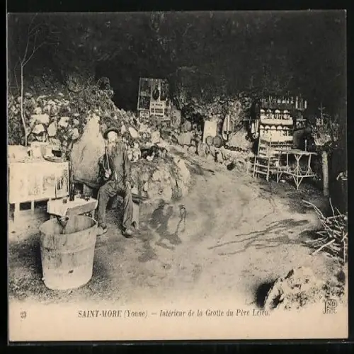 AK Saint-More /Yonne, Intérieur de la Grotte du Père Leleu