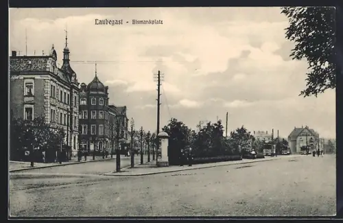 AK Dresden-Laubegast, Bistmarckplatz mit Litfasssäule