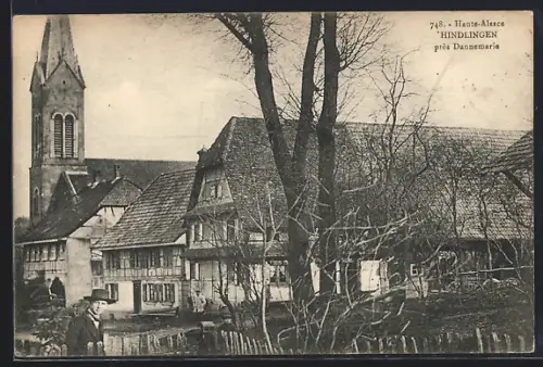 AK Hindlingen /Haute-Alsace, Vue du village avec église et maisons à colombages