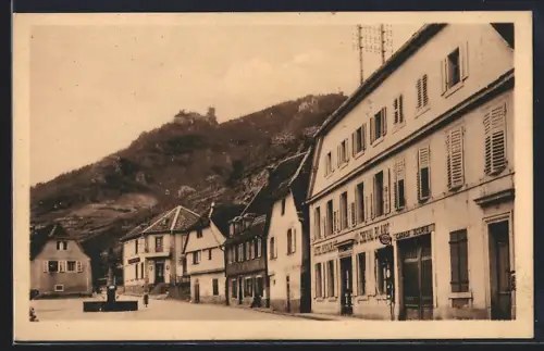 AK Ribeauville /Haut-Rhin, Vue sur la rue principale et la colline avec ruines en arrière-plan
