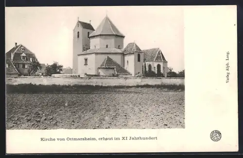 AK Ottmarsheim, Église du XIe siècle vue de la campagne environnante
