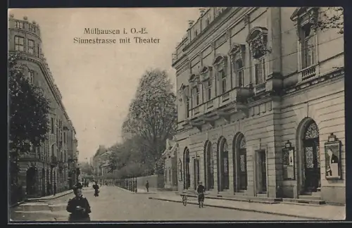 AK Mülhausen i. O.-E., Sinnestrasse mit Theater