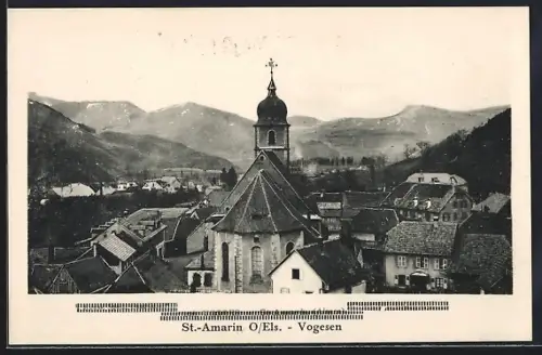 AK St-Amarin, Vue de l`église et des toits avec les Vosges en arrière-plan